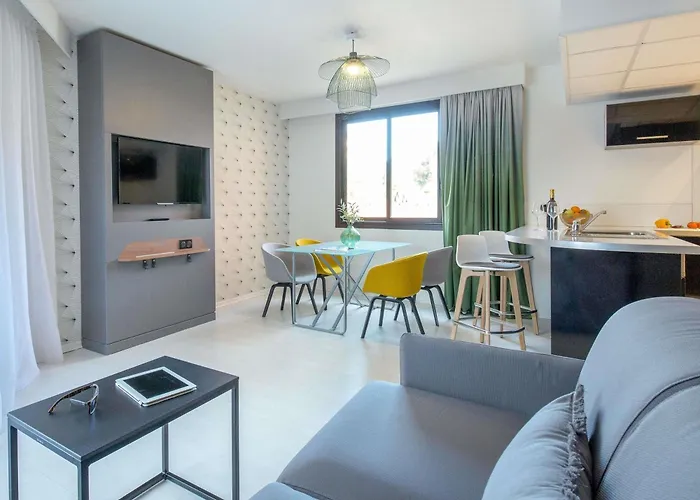 Mercure Centre Cote D'azur הייר
