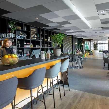 耶尔中心蔚蓝海岸美居酒店 酒店