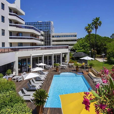 Отель Mercure Centre Cote D'azur Йер